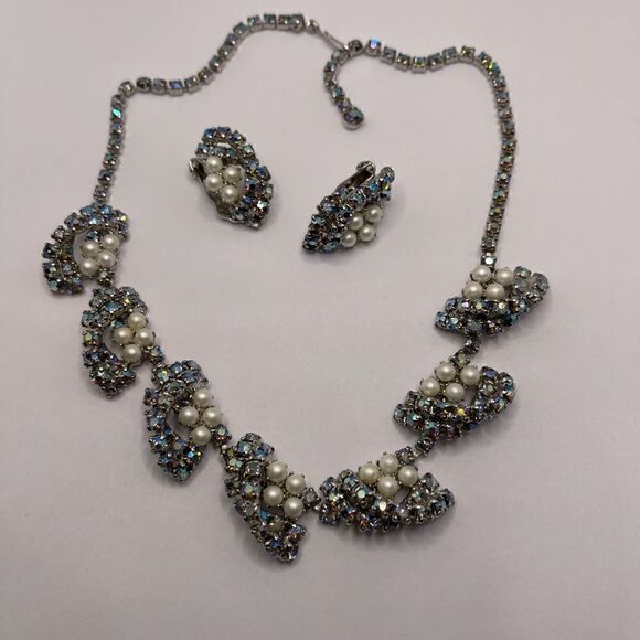 Vintage set aurora borealis and faux pearls necklace earrings - Picture 6 of 9